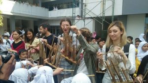 Mahasiswa Asing Sinau Budaya di SD Muhammadiyah 6 Surabaya