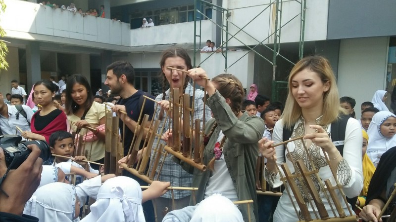 Mahasiswa Asing Sinau Budaya di SD Muhammadiyah 6 Surabaya