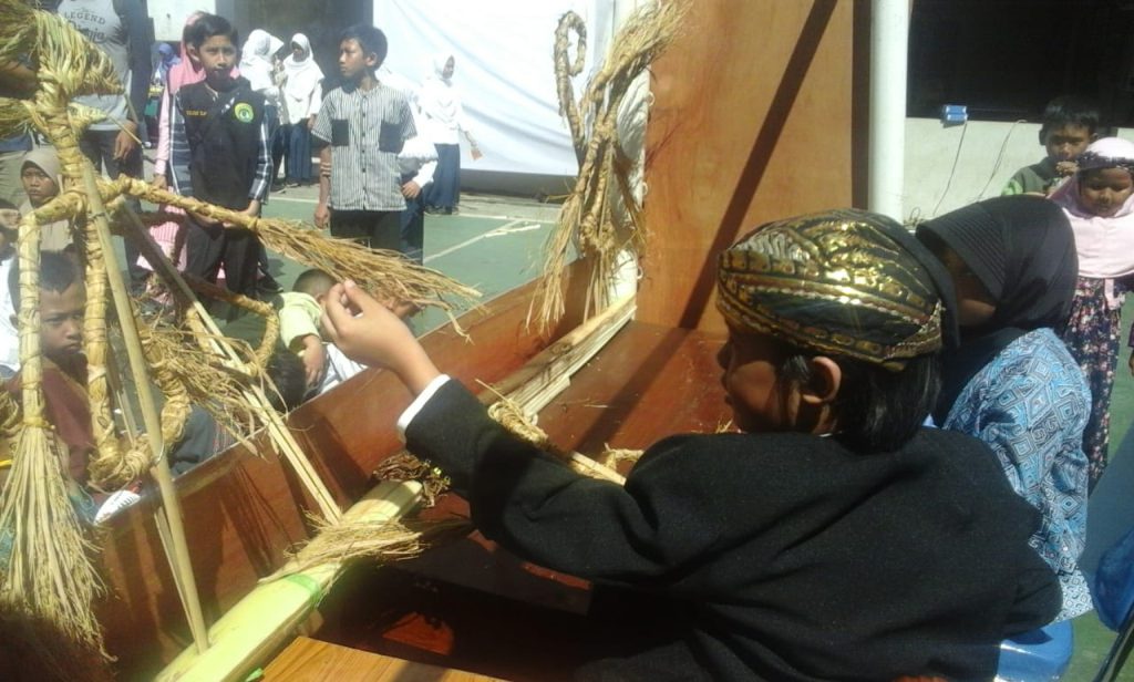 Ketika Fotografer Cilik 'Mendalang'