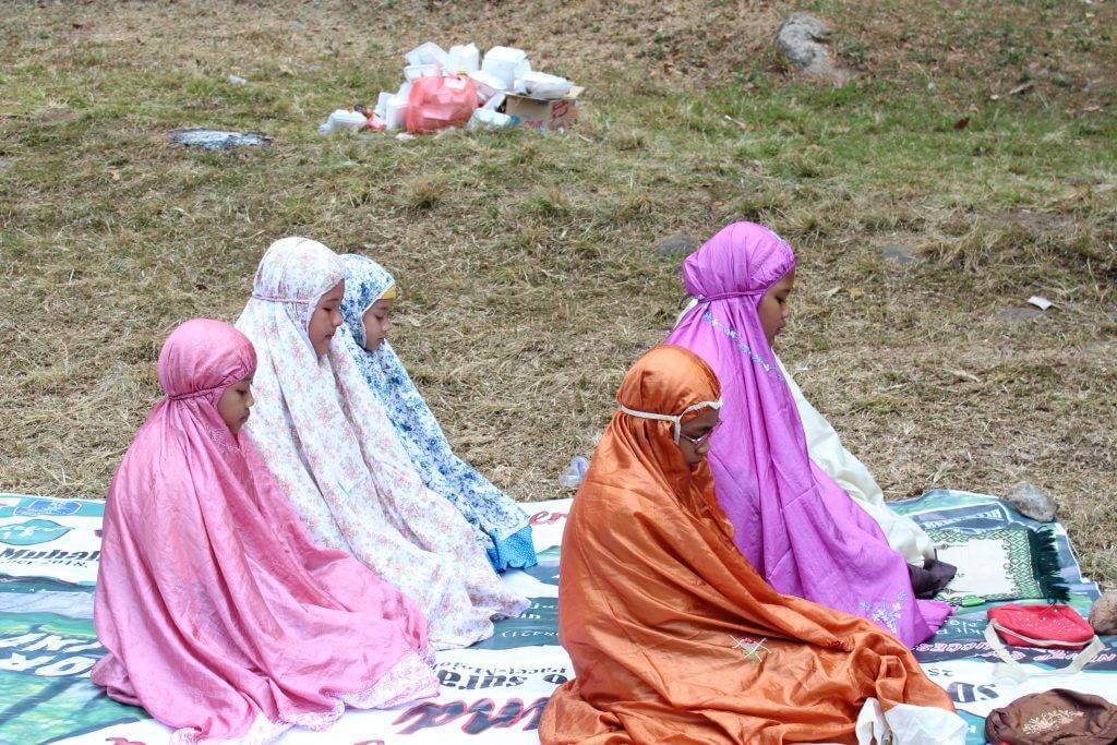 Ditengah Aktivitas Classmeeting, Siswa Laksanakan Ibadah Dilapangan