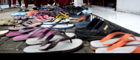 Hikmah Dibalik "Sandal yang Tertata"