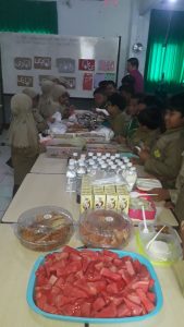 Mengajari Siswa Makan, Begini Cara Sederhana