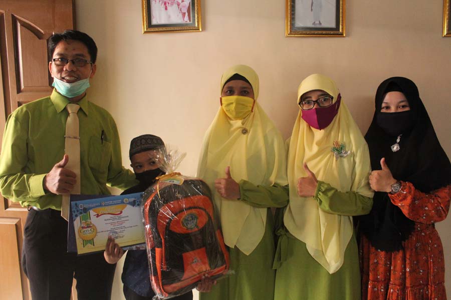 Siswa Kelas 1 dan 2 SD Rajin Tahajud, Kepala Sekolah Beri Kejutan