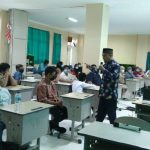 Foto Motivator Ustadz Musa Abdullah, S.Ag Mendampingi praktek ibadah Siswa Kelas 6