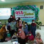 Foto dari kiri ustdzah Puspita dan Guru Cambridge Ustadzah Milla beserta Murid kelas 1 Cambridge