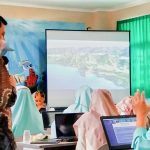 Foto Drs. Muhammad Fatoni saat memberikan Pelatihan kepada peserta