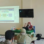 Dra Budiarti MPd saat menyampaikan materi IASP 2020 ( Foto Basirun)