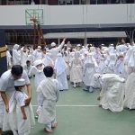 Siswa SD Muhammadiyah 6 Gadung (SD Musix) Surabaya mengikuti manasik (Istimewa/PWMu.CO)