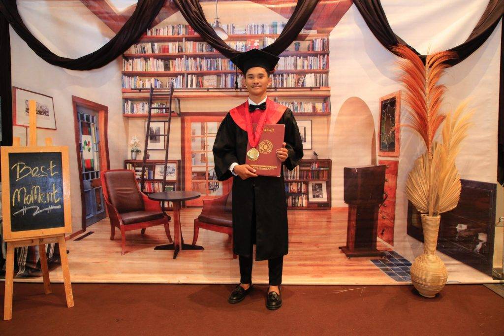 Alumni SD Musix Wisudawan Terbaik di UM Surabaya