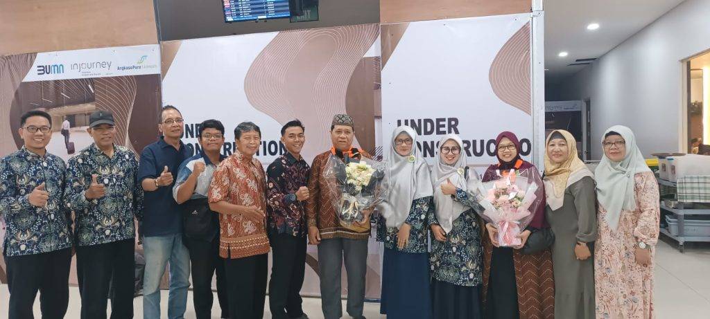 Reward Guru dan Karyawan Senior SD Musix Berangkatkan  Umrah